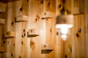 町家をリノベーションした木質感のある居酒屋での施工事例