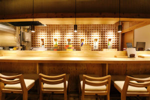 枡を使った内装材　MASPACIO　施工事例　masu bar 蓬莱１