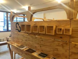 コワーキングスペース 木を基調とした内装デザイン